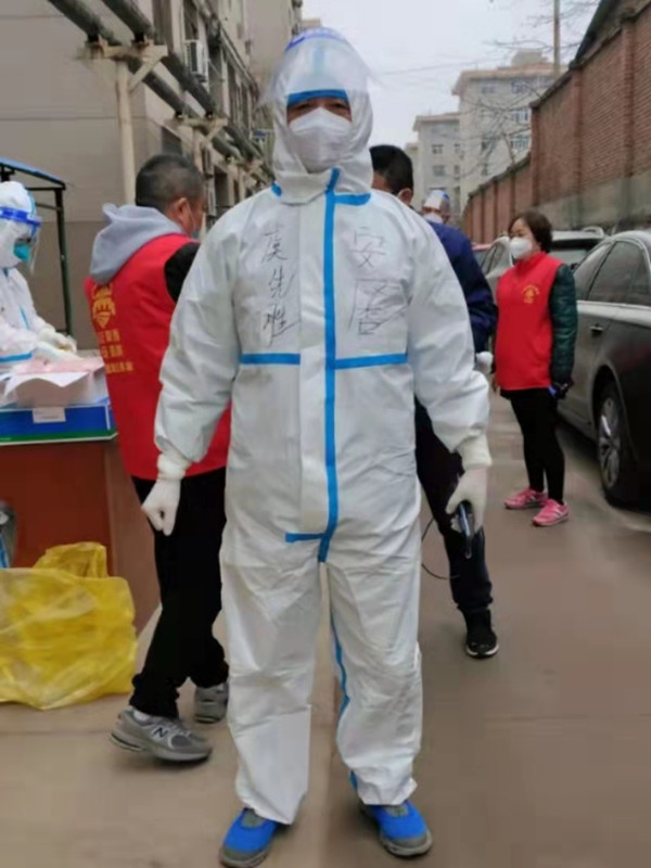 2-侨眷虞先胜疫情期间参加志愿者服务_副本.jpg